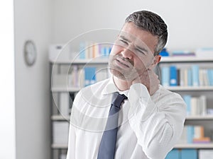 Neck pain symptoms