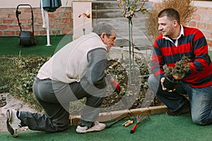 Neighbour, senior man