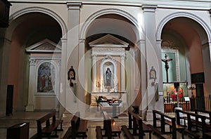 Nemi - Cappelle di sinistra nella Chiesa di Santa Maria del Pozzo photo
