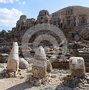 Nemrut Dagi, Mount Nemrut, Kahta, Turkey, Middle East, head, heads, sanctuary, tomb, king, Antiochus, shrine, lion, eagle