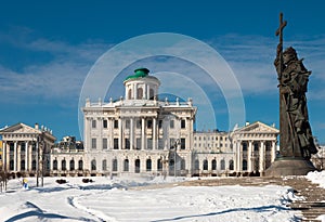 Neoclassical Pashkov House and monument to Vladimir Great in Moscow