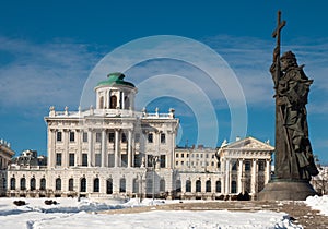 Neoclassical Pashkov House and monument to Vladimir Great in Moscow