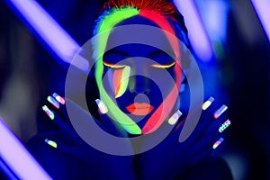 Neon uv art make up