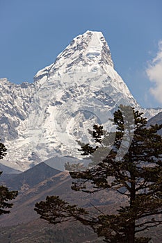 Nepal hiking path through mountain around Everest