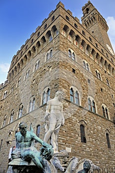 Neptune Statue and palazzo