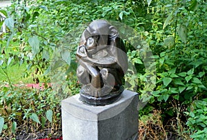 Netherlands, Amsterdam, Plantage Kerklaan 38-40, Artis Royal Zoo (Natura Artis Magistra), monkey sculpture