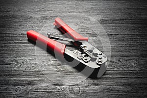 Network cable crimper