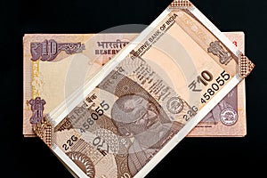 New 10 Indian rupees notes above old notes