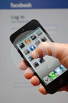 New Apple iphone 5 with Facebook App
