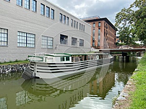 New Canal Barge is Ready for Tourists in Georgetown