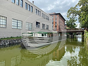 New Canal Barge is Ready for Tourists in Georgetown
