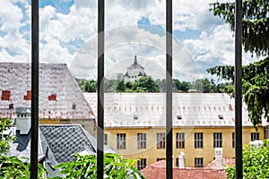 Nový zámok za kovovým plotom, Banská Štiavnica, Slovensko, Unesco