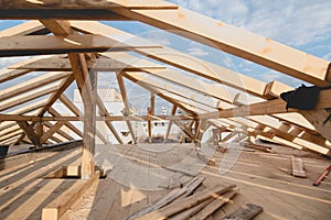 Nuovo costruzione inquadratura installazione tetto covone sistema 
