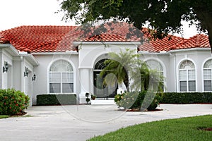 New luxurious home in tropics