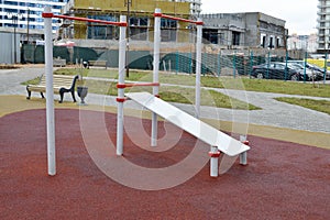 A new, modern, outdoor outdoor workout area with exercise machine for the press in a new area of the city in the courtyard