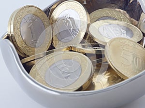 New Saudi Riyal and Halalas Coins showing King Salman