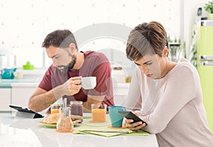 New technologies and social isolation