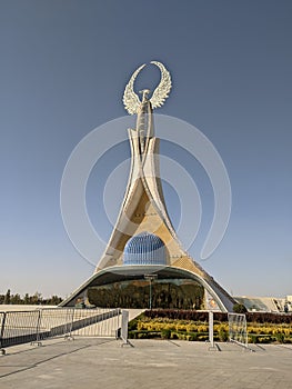 New Uzbekitan monument photo