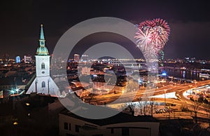 Oslava Nového roka. Ohňostroj na Dunaji