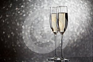 New Year's picture of two wine glasses with sparkling champagne