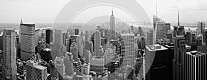 Vista panorámica de Manhattan, ciudad de Nueva York en blanco y negro.
