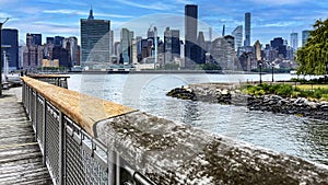 The New York skyline from the Long Island lookout (USA