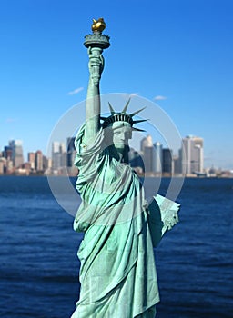 New York: Statue of Liberty and Manhattan skyline