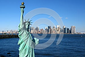 New York: Statue of Liberty, Manhattan skyline