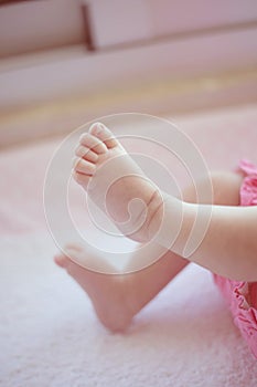 Newborn baby girl feet and toes