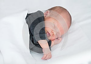 Newborn Baby sleeping peacefully in Ñrib