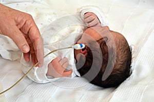 Neonato un bambino udito proiezione 