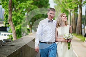 Newly-wed couple walking in Paris