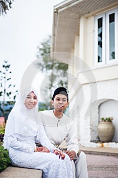 Newly wedded couple posing photo