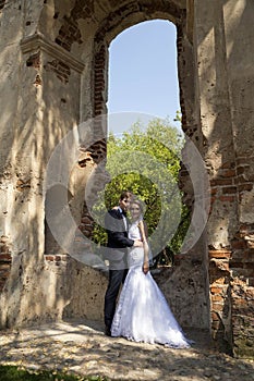 Newly weds posing at an architectural site