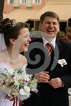 Recién casados sonriente 