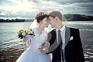 Newlyweds throw the keys to the castle, which they hung on the bridge of lovers. Wedding traditions