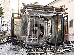 Newsstand burned in the center of Chieti by vandals