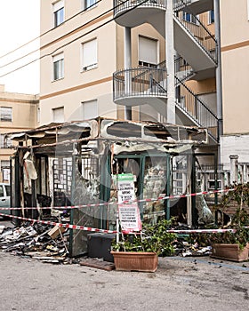 Newsstand burned in the center of Chieti by vandals