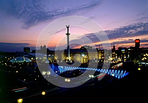 Nezalezhnosti monument against beautiful evening sky photo