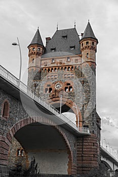 Nibelungen Bridge connects the Rhineland-Palatinate city of Worms to the Hessian cities of Lampertheim and BÃ¼rstadt via the Rhine