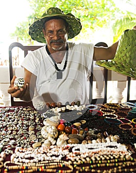 Nicaraguan jewelry artist selling necklaces bracelets earrings a photo