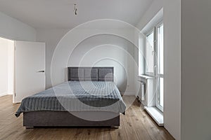 nice apartment refitted, bedroom with a double bed