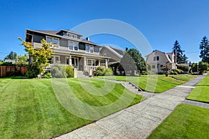 Nice curb appeal of American craftsman style house.