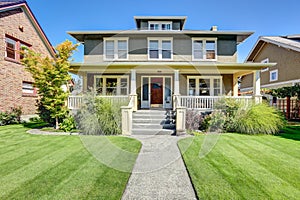 Nice curb appeal of American craftsman style house.