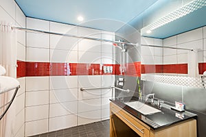 A nice modern bathroom with Shower