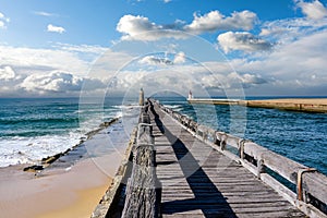 Nice shot on the Capbreton pier and its lighthouse