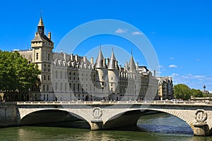 Nice shot of the Conciergerie Castle and the Bridge of Change (Pont au Change)