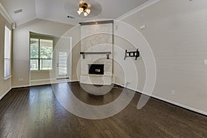 Nicely Decorated Hardwood Flooring Living Room/Sala