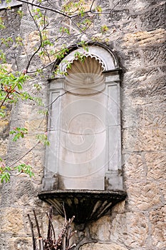 Niche in the Wall