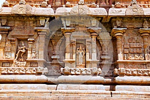 Niches on the southern wall of the mukhamandapa, Brihadisvara Temple, Gangaikondacholapuram, Tamil Nadu, India. Nataraja on the le